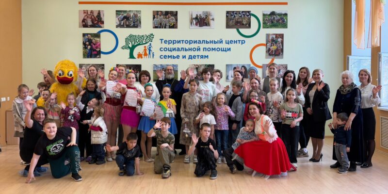 Руководитель Социального отдела епархии поздравил подопечных Территориального центра социальной помощи семье и детям города Вологды с праздником Пасхи